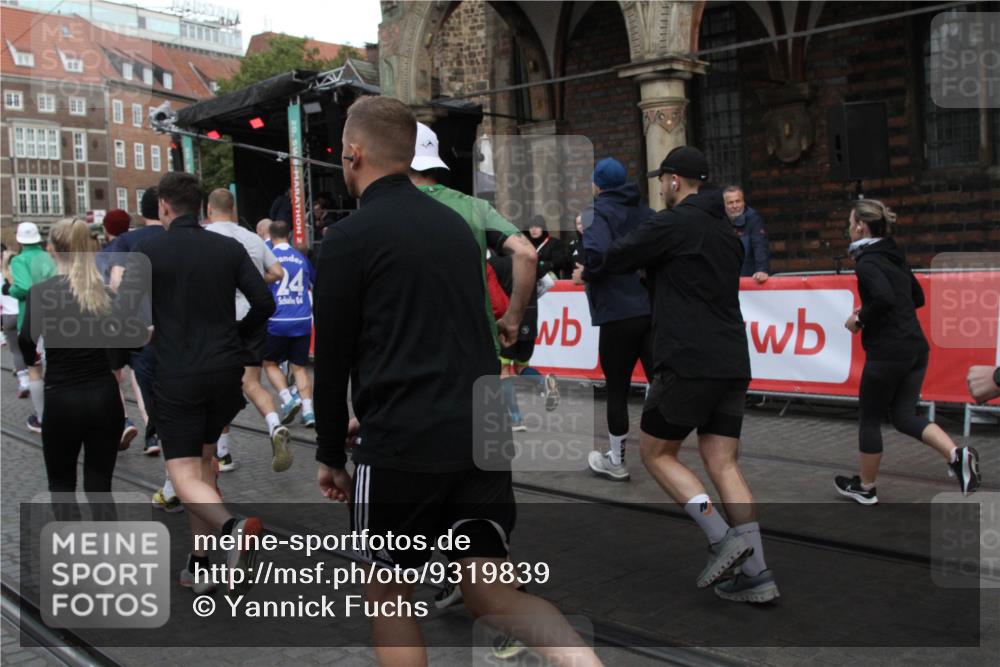 05.10.2025 - 20. swb-Marathon Bremen Yannick Fuchs http://msf.ph/oto/9319839 05.10.2025 11:39:04 Ziel  meine-sportfotos.de