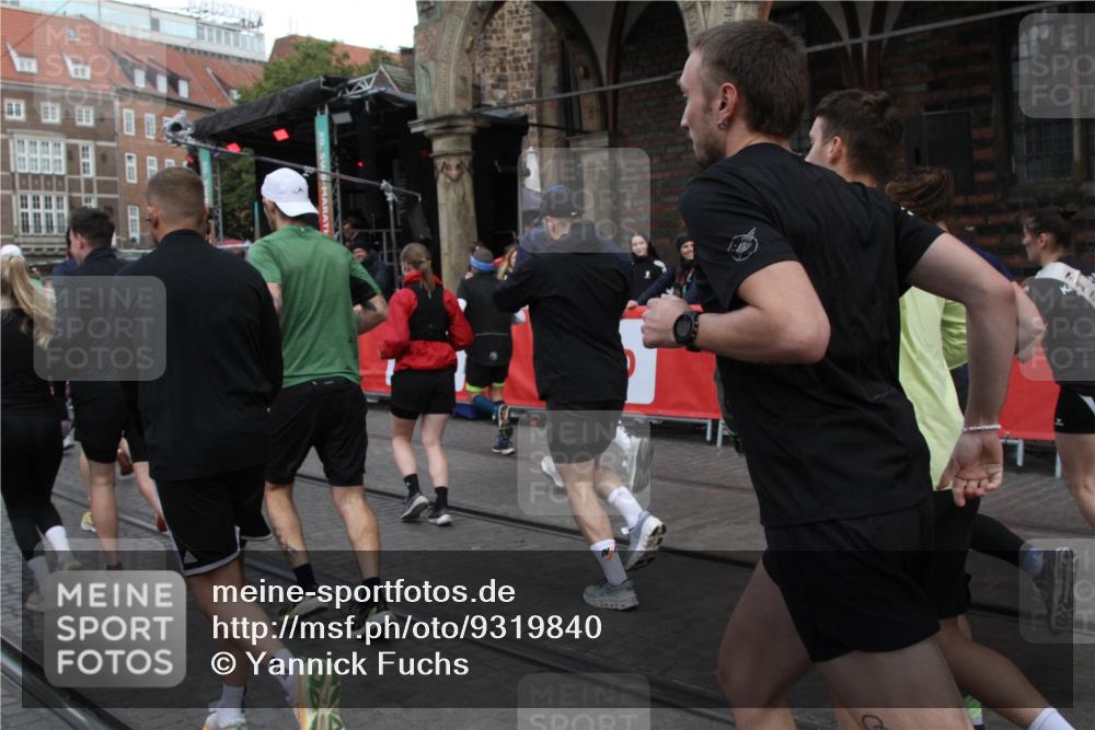 05.10.2025 - 20. swb-Marathon Bremen Yannick Fuchs http://msf.ph/oto/9319840 05.10.2025 11:39:04 Ziel  meine-sportfotos.de