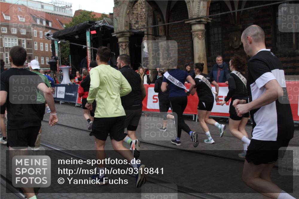 05.10.2025 - 20. swb-Marathon Bremen Yannick Fuchs http://msf.ph/oto/9319841 05.10.2025 11:39:05 Ziel  meine-sportfotos.de