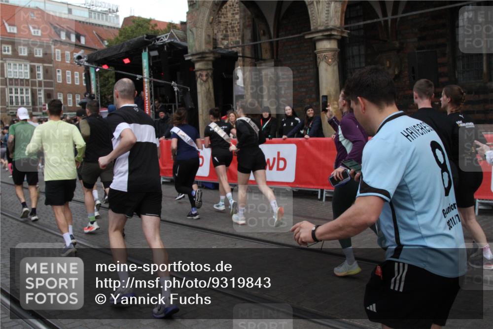 05.10.2025 - 20. swb-Marathon Bremen Yannick Fuchs http://msf.ph/oto/9319843 05.10.2025 11:39:06 Ziel  meine-sportfotos.de