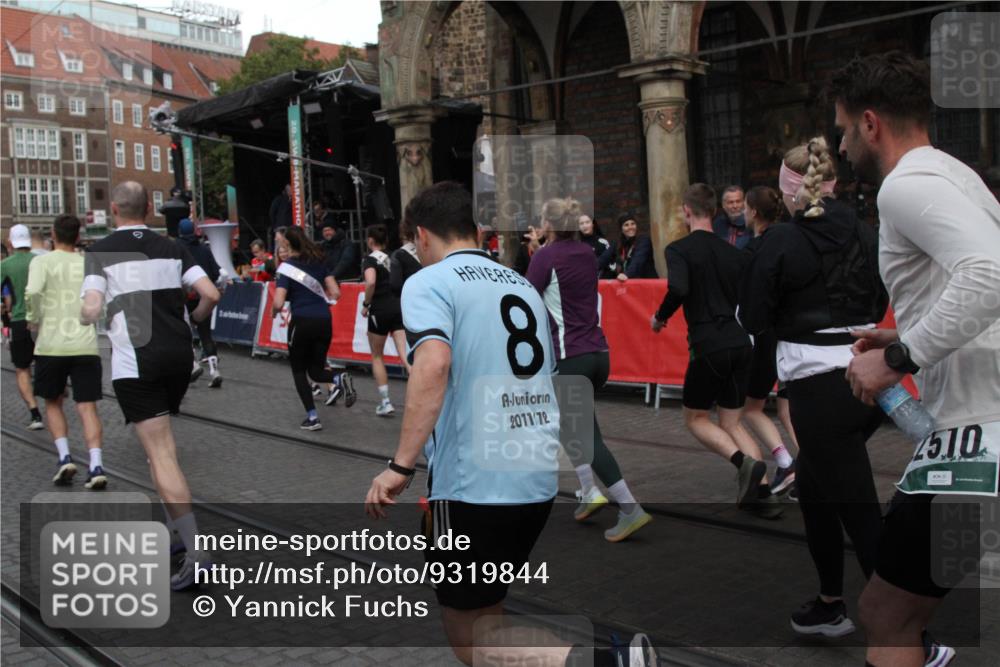 05.10.2025 - 20. swb-Marathon Bremen Yannick Fuchs http://msf.ph/oto/9319844 05.10.2025 11:39:06 Ziel  meine-sportfotos.de