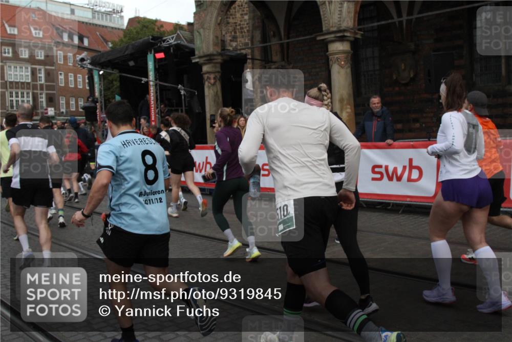 05.10.2025 - 20. swb-Marathon Bremen Yannick Fuchs http://msf.ph/oto/9319845 05.10.2025 11:39:07 Ziel  meine-sportfotos.de