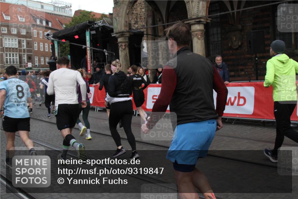 05.10.2025 - 20. swb-Marathon Bremen Yannick Fuchs http://msf.ph/oto/9319847 05.10.2025 11:39:07 Ziel  meine-sportfotos.de