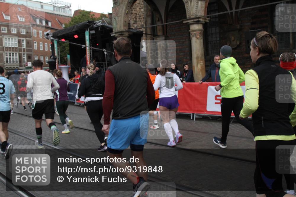 05.10.2025 - 20. swb-Marathon Bremen Yannick Fuchs http://msf.ph/oto/9319848 05.10.2025 11:39:08 Ziel  meine-sportfotos.de