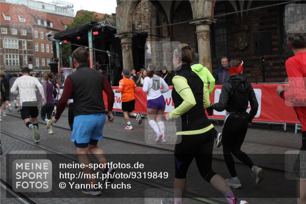 05.10.2025 - 20. swb-Marathon Bremen Yannick Fuchs http://msf.ph/oto/9319849 05.10.2025 11:39:08 Ziel  meine-sportfotos.de