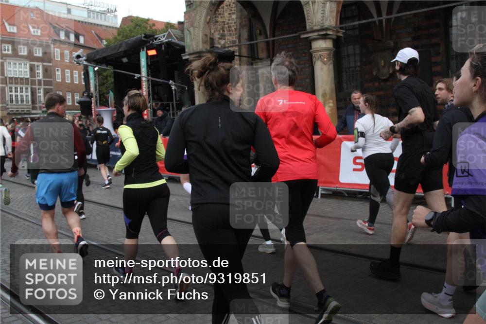 05.10.2025 - 20. swb-Marathon Bremen Yannick Fuchs http://msf.ph/oto/9319851 05.10.2025 11:39:09 Ziel  meine-sportfotos.de