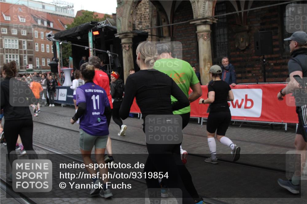 05.10.2025 - 20. swb-Marathon Bremen Yannick Fuchs http://msf.ph/oto/9319854 05.10.2025 11:39:10 Ziel  meine-sportfotos.de