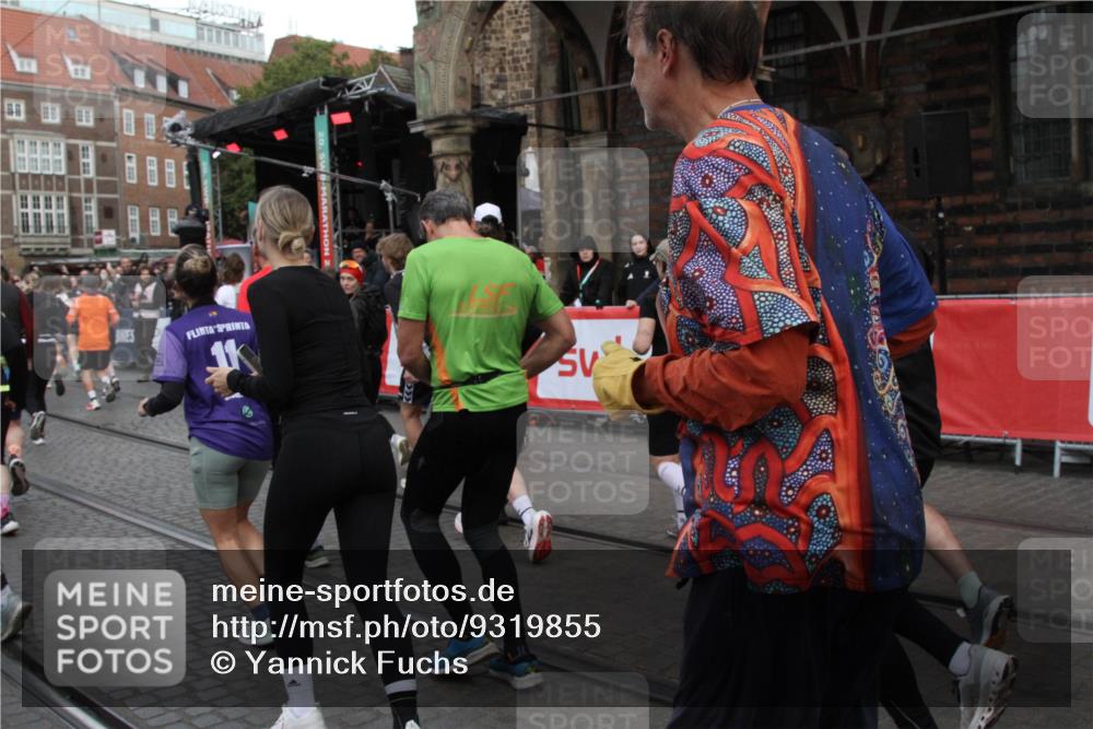 05.10.2025 - 20. swb-Marathon Bremen Yannick Fuchs http://msf.ph/oto/9319855 05.10.2025 11:39:10 Ziel  meine-sportfotos.de