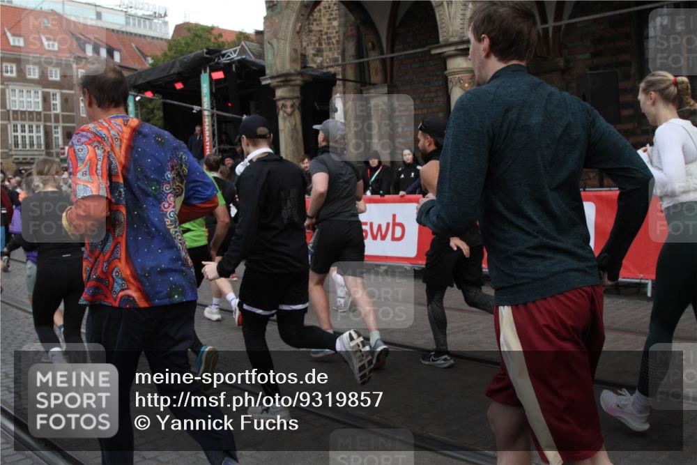 05.10.2025 - 20. swb-Marathon Bremen Yannick Fuchs http://msf.ph/oto/9319857 05.10.2025 11:39:11 Ziel  meine-sportfotos.de