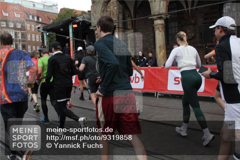 05.10.2025 - 20. swb-Marathon Bremen Yannick Fuchs http://msf.ph/oto/9319858 05.10.2025 11:39:11 Ziel  meine-sportfotos.de