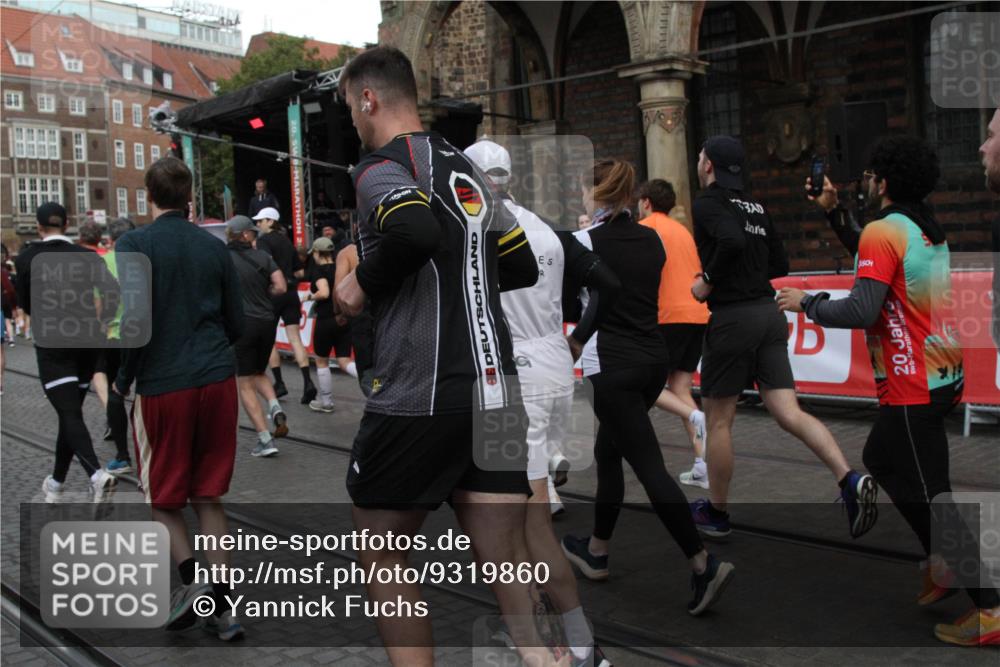 05.10.2025 - 20. swb-Marathon Bremen Yannick Fuchs http://msf.ph/oto/9319860 05.10.2025 11:39:12 Ziel  meine-sportfotos.de