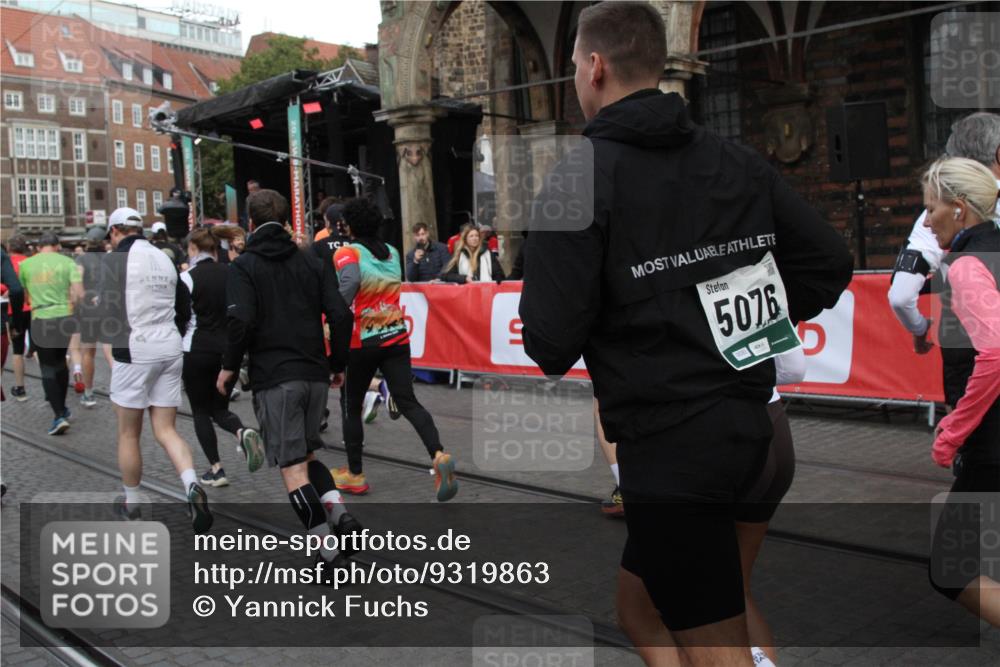 05.10.2025 - 20. swb-Marathon Bremen Yannick Fuchs http://msf.ph/oto/9319863 05.10.2025 11:39:13 Ziel  meine-sportfotos.de