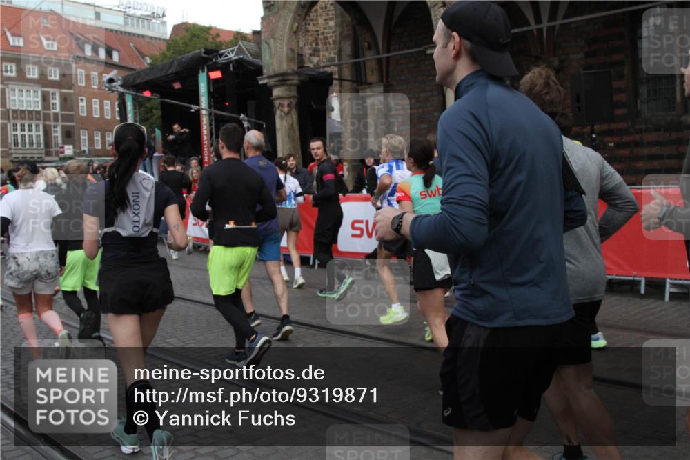05.10.2025 - 20. swb-Marathon Bremen Yannick Fuchs http://msf.ph/oto/9319871 05.10.2025 11:39:16 Ziel  meine-sportfotos.de