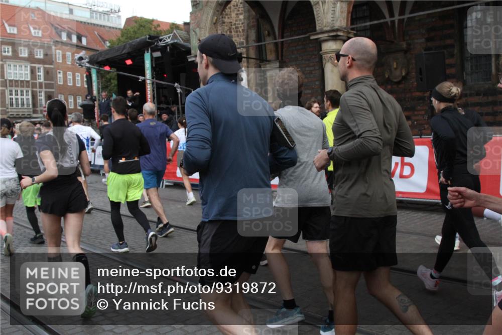 05.10.2025 - 20. swb-Marathon Bremen Yannick Fuchs http://msf.ph/oto/9319872 05.10.2025 11:39:16 Ziel  meine-sportfotos.de