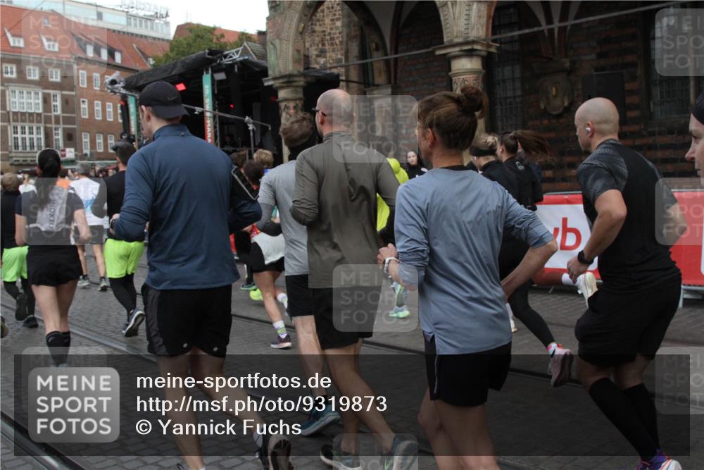 05.10.2025 - 20. swb-Marathon Bremen Yannick Fuchs http://msf.ph/oto/9319873 05.10.2025 11:39:16 Ziel  meine-sportfotos.de