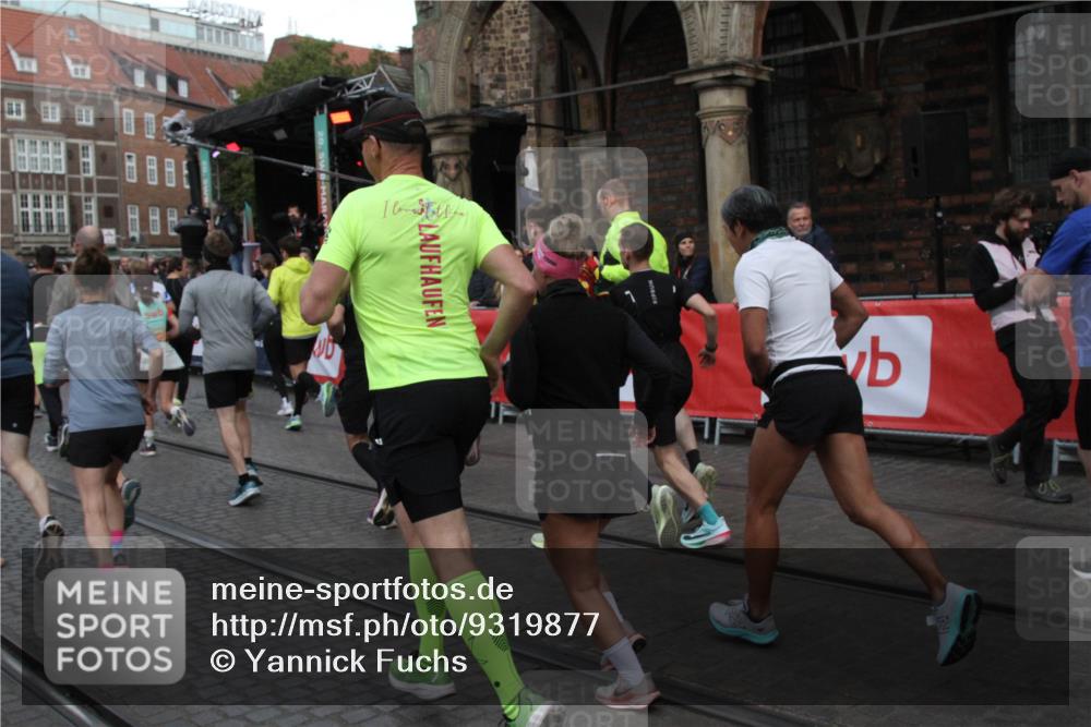 05.10.2025 - 20. swb-Marathon Bremen Yannick Fuchs http://msf.ph/oto/9319877 05.10.2025 11:39:18 Ziel  meine-sportfotos.de