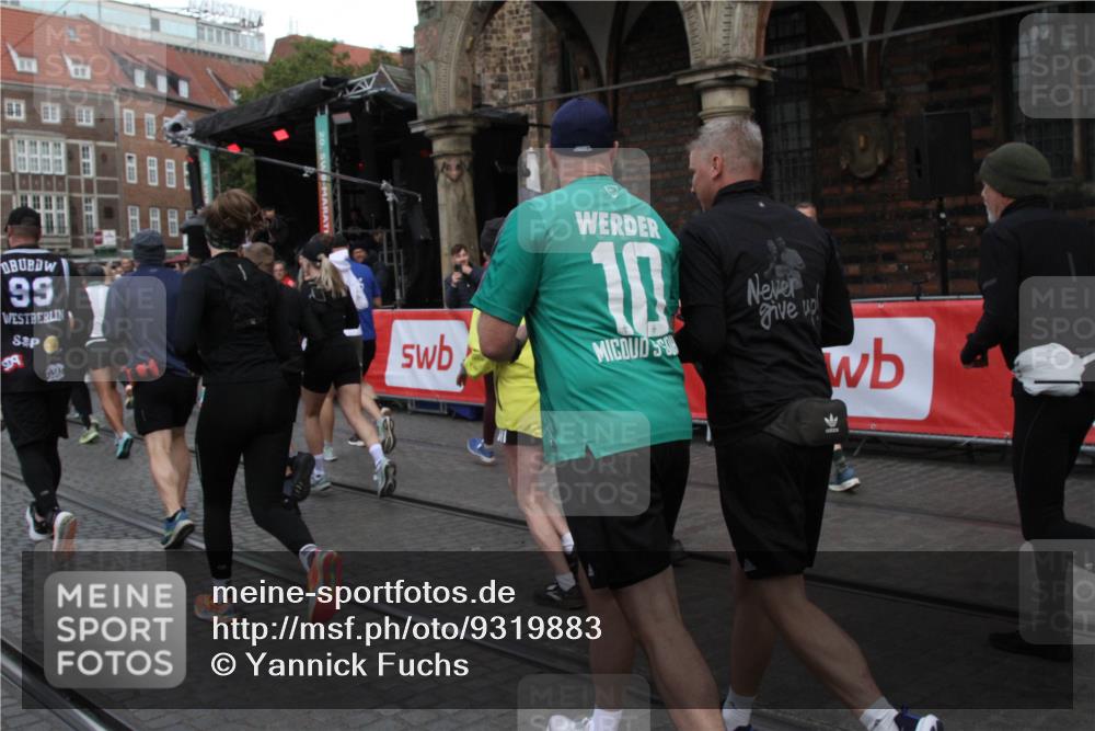 05.10.2025 - 20. swb-Marathon Bremen Yannick Fuchs http://msf.ph/oto/9319883 05.10.2025 11:39:20 Ziel  meine-sportfotos.de