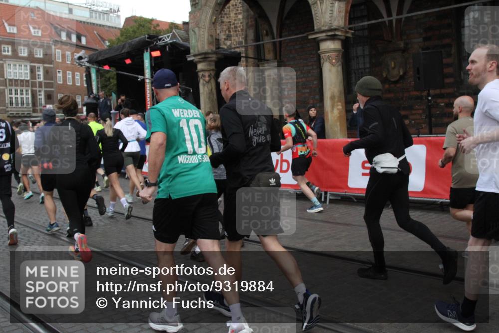 05.10.2025 - 20. swb-Marathon Bremen Yannick Fuchs http://msf.ph/oto/9319884 05.10.2025 11:39:21 Ziel  meine-sportfotos.de