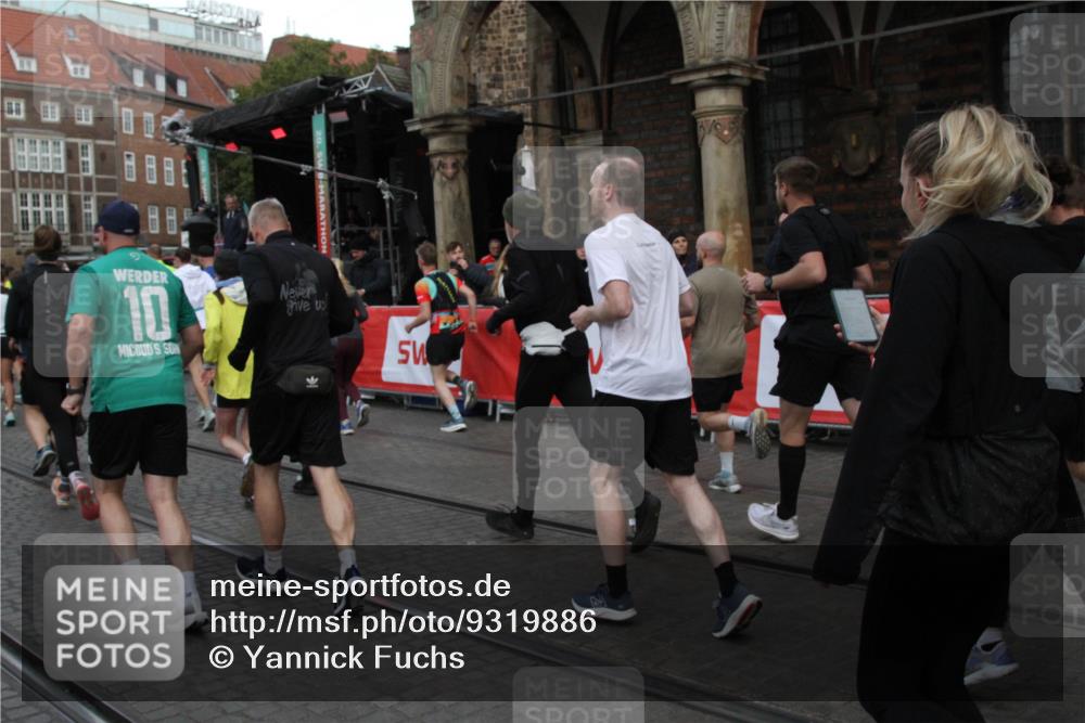 05.10.2025 - 20. swb-Marathon Bremen Yannick Fuchs http://msf.ph/oto/9319886 05.10.2025 11:39:21 Ziel  meine-sportfotos.de