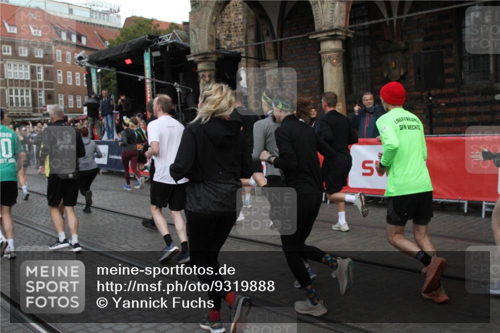 05.10.2025 - 20. swb-Marathon Bremen Yannick Fuchs http://msf.ph/oto/9319888 05.10.2025 11:39:22 Ziel  meine-sportfotos.de
