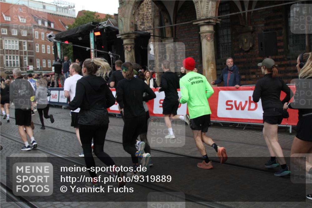 05.10.2025 - 20. swb-Marathon Bremen Yannick Fuchs http://msf.ph/oto/9319889 05.10.2025 11:39:22 Ziel  meine-sportfotos.de