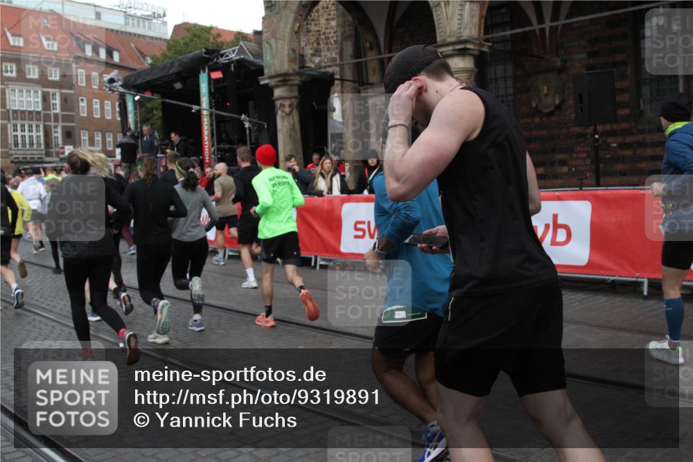05.10.2025 - 20. swb-Marathon Bremen Yannick Fuchs http://msf.ph/oto/9319891 05.10.2025 11:39:23 Ziel  meine-sportfotos.de