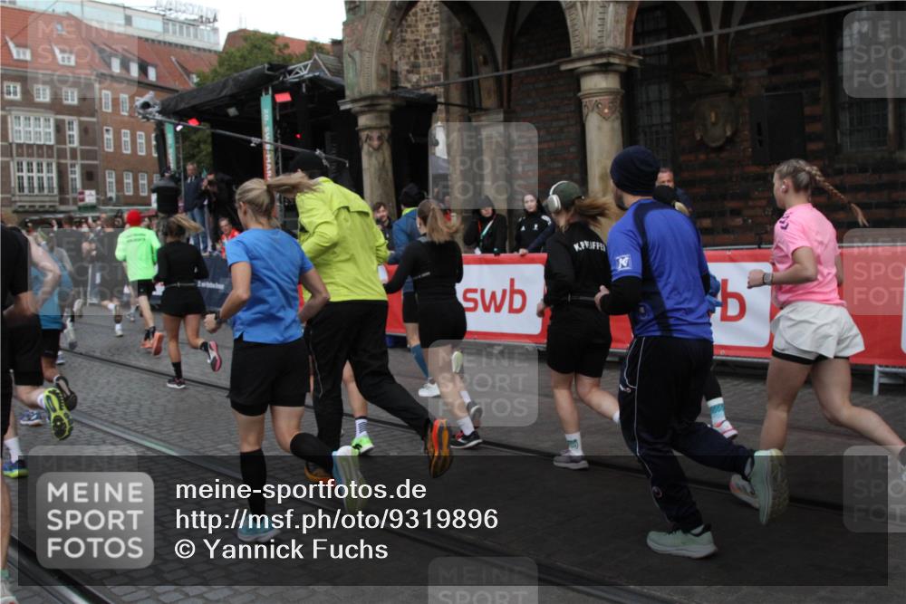 05.10.2025 - 20. swb-Marathon Bremen Yannick Fuchs http://msf.ph/oto/9319896 05.10.2025 11:39:25 Ziel  meine-sportfotos.de