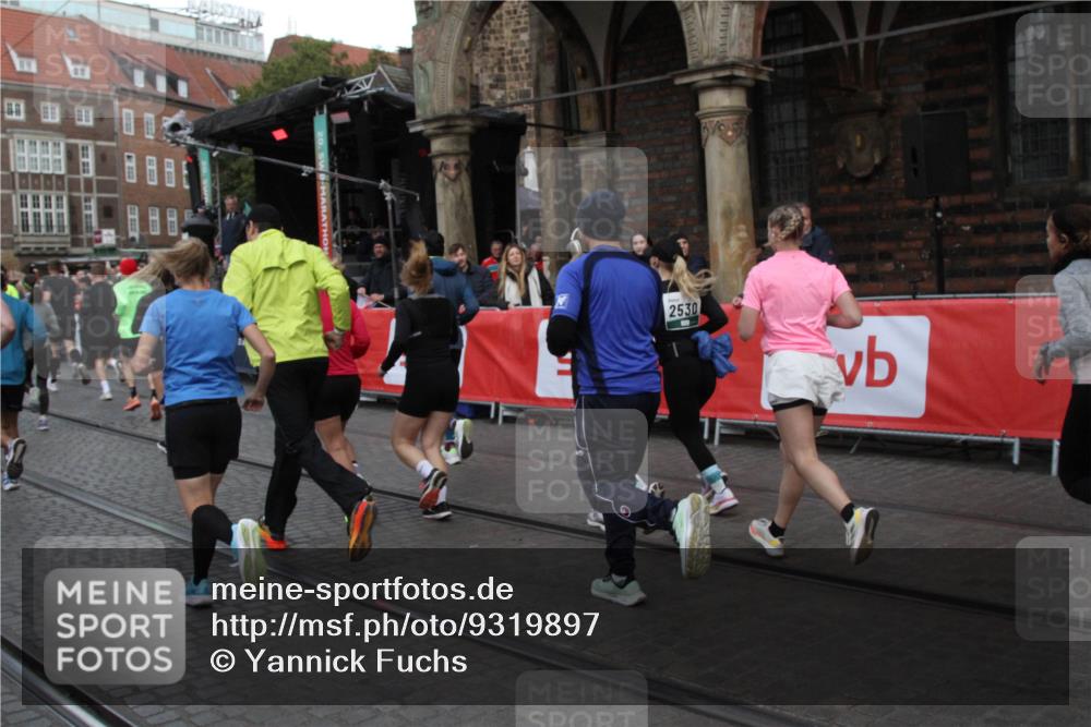 05.10.2025 - 20. swb-Marathon Bremen Yannick Fuchs http://msf.ph/oto/9319897 05.10.2025 11:39:25 Ziel  meine-sportfotos.de