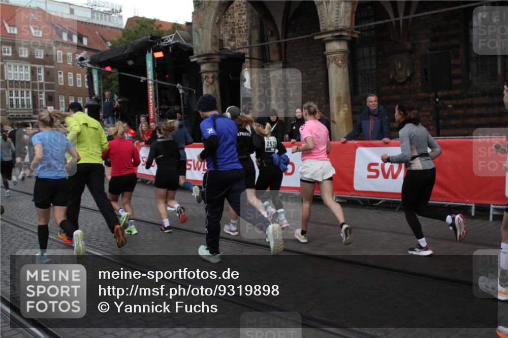 05.10.2025 - 20. swb-Marathon Bremen Yannick Fuchs http://msf.ph/oto/9319898 05.10.2025 11:39:25 Ziel  meine-sportfotos.de
