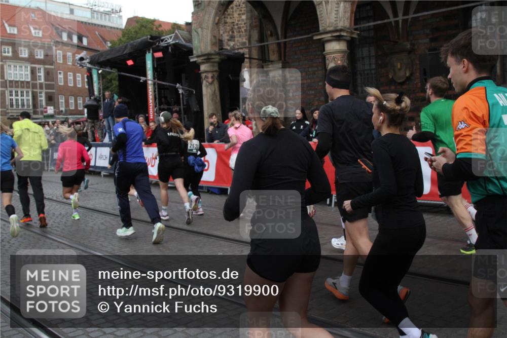 05.10.2025 - 20. swb-Marathon Bremen Yannick Fuchs http://msf.ph/oto/9319900 05.10.2025 11:39:26 Ziel  meine-sportfotos.de