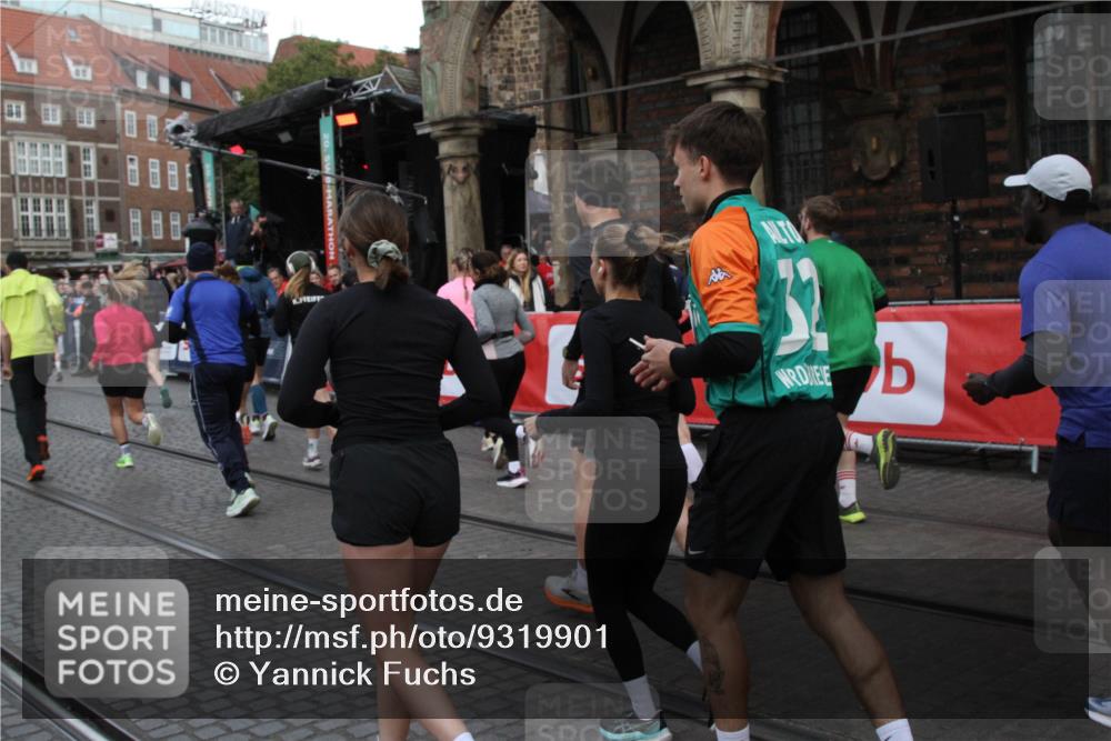 05.10.2025 - 20. swb-Marathon Bremen Yannick Fuchs http://msf.ph/oto/9319901 05.10.2025 11:39:26 Ziel  meine-sportfotos.de