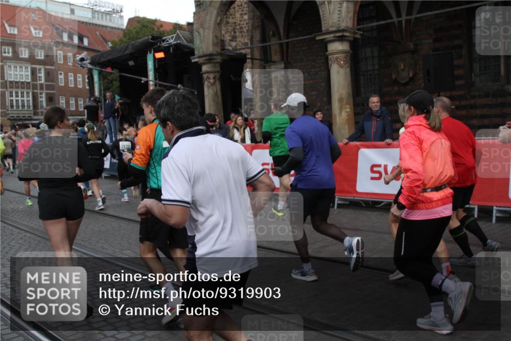 05.10.2025 - 20. swb-Marathon Bremen Yannick Fuchs http://msf.ph/oto/9319903 05.10.2025 11:39:27 Ziel  meine-sportfotos.de