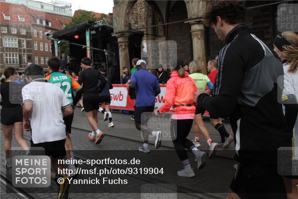 05.10.2025 - 20. swb-Marathon Bremen Yannick Fuchs http://msf.ph/oto/9319904 05.10.2025 11:39:27 Ziel  meine-sportfotos.de