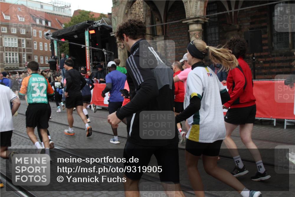 05.10.2025 - 20. swb-Marathon Bremen Yannick Fuchs http://msf.ph/oto/9319905 05.10.2025 11:39:28 Ziel  meine-sportfotos.de