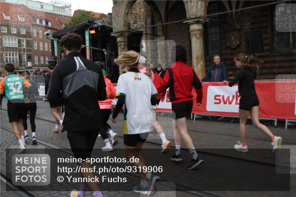 05.10.2025 - 20. swb-Marathon Bremen Yannick Fuchs http://msf.ph/oto/9319906 05.10.2025 11:39:28 Ziel  meine-sportfotos.de