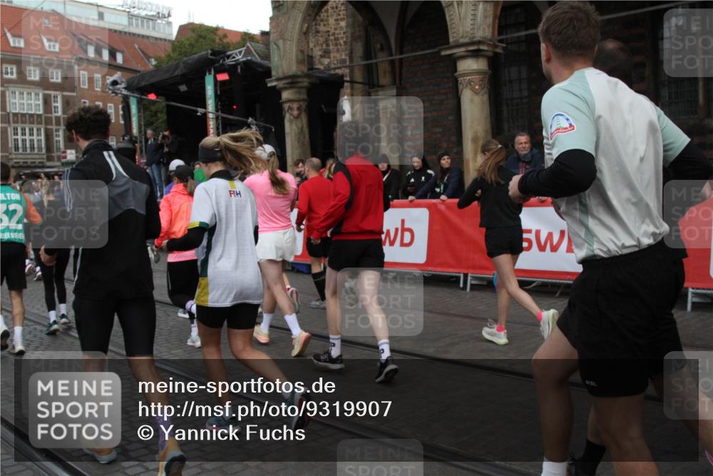 05.10.2025 - 20. swb-Marathon Bremen Yannick Fuchs http://msf.ph/oto/9319907 05.10.2025 11:39:28 Ziel  meine-sportfotos.de