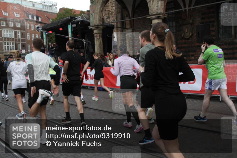 05.10.2025 - 20. swb-Marathon Bremen Yannick Fuchs http://msf.ph/oto/9319910 05.10.2025 11:39:29 Ziel  meine-sportfotos.de