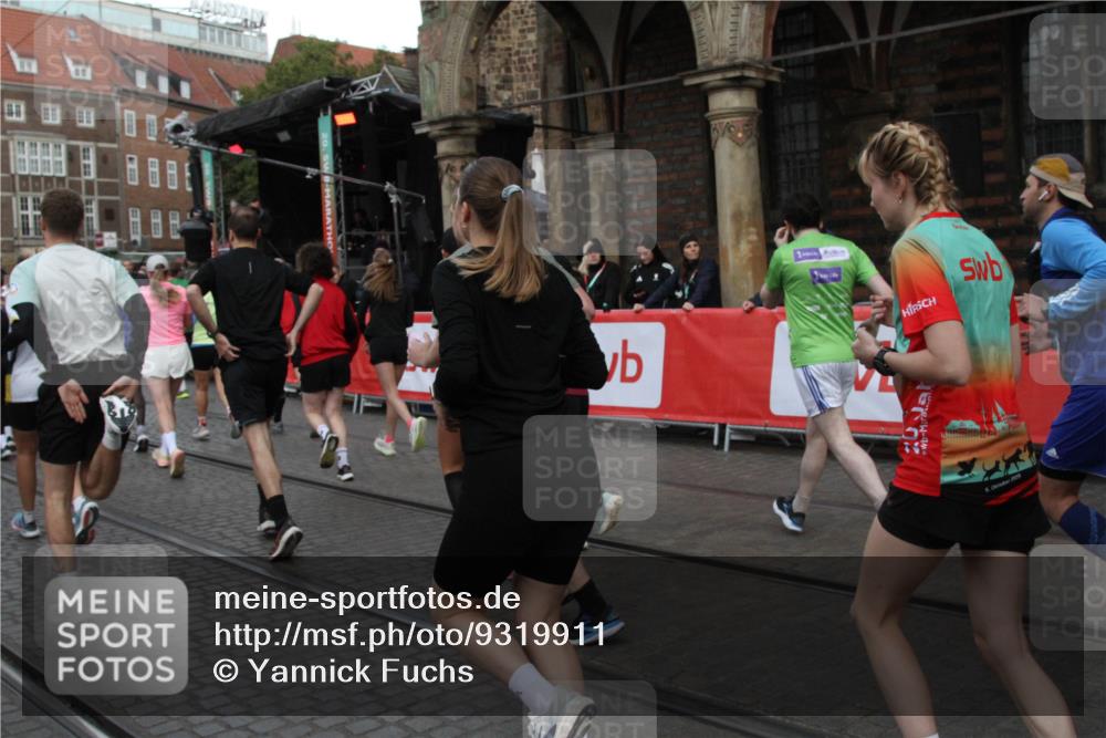 05.10.2025 - 20. swb-Marathon Bremen Yannick Fuchs http://msf.ph/oto/9319911 05.10.2025 11:39:30 Ziel  meine-sportfotos.de