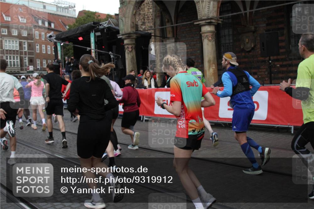 05.10.2025 - 20. swb-Marathon Bremen Yannick Fuchs http://msf.ph/oto/9319912 05.10.2025 11:39:30 Ziel  meine-sportfotos.de