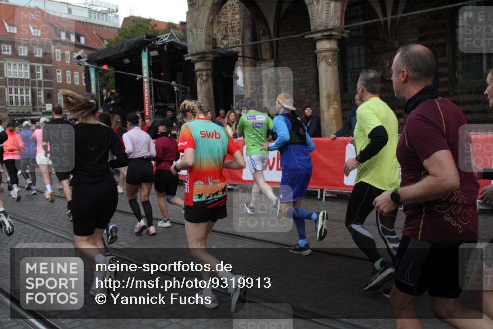 05.10.2025 - 20. swb-Marathon Bremen Yannick Fuchs http://msf.ph/oto/9319913 05.10.2025 11:39:30 Ziel  meine-sportfotos.de