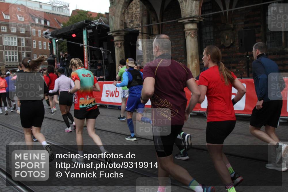 05.10.2025 - 20. swb-Marathon Bremen Yannick Fuchs http://msf.ph/oto/9319914 05.10.2025 11:39:31 Ziel  meine-sportfotos.de