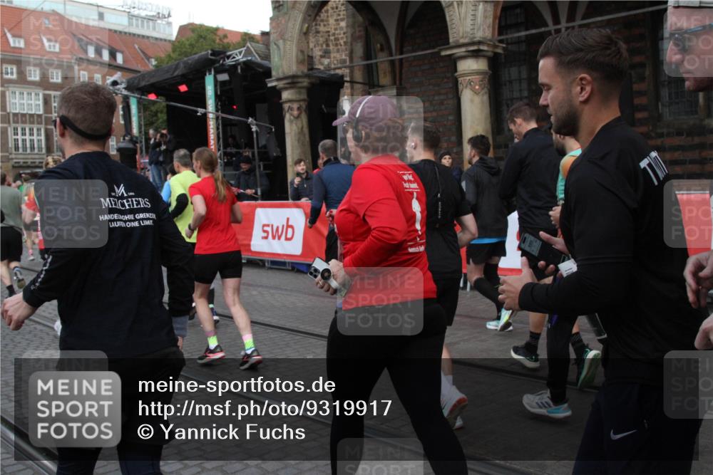 05.10.2025 - 20. swb-Marathon Bremen Yannick Fuchs http://msf.ph/oto/9319917 05.10.2025 11:39:32 Ziel  meine-sportfotos.de
