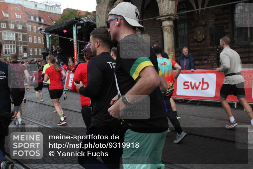 05.10.2025 - 20. swb-Marathon Bremen Yannick Fuchs http://msf.ph/oto/9319918 05.10.2025 11:39:32 Ziel  meine-sportfotos.de