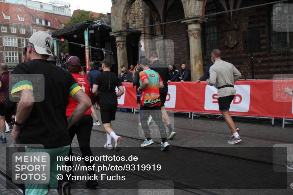 05.10.2025 - 20. swb-Marathon Bremen Yannick Fuchs http://msf.ph/oto/9319919 05.10.2025 11:39:32 Ziel  meine-sportfotos.de