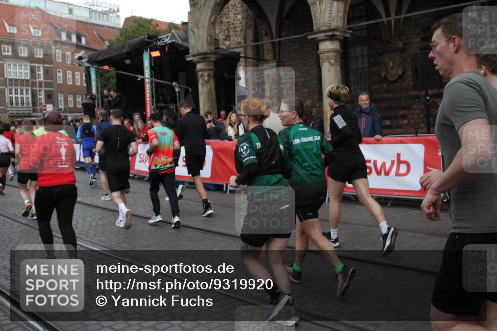 05.10.2025 - 20. swb-Marathon Bremen Yannick Fuchs http://msf.ph/oto/9319920 05.10.2025 11:39:33 Ziel  meine-sportfotos.de