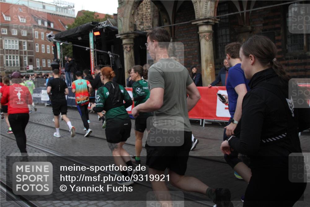 05.10.2025 - 20. swb-Marathon Bremen Yannick Fuchs http://msf.ph/oto/9319921 05.10.2025 11:39:33 Ziel  meine-sportfotos.de
