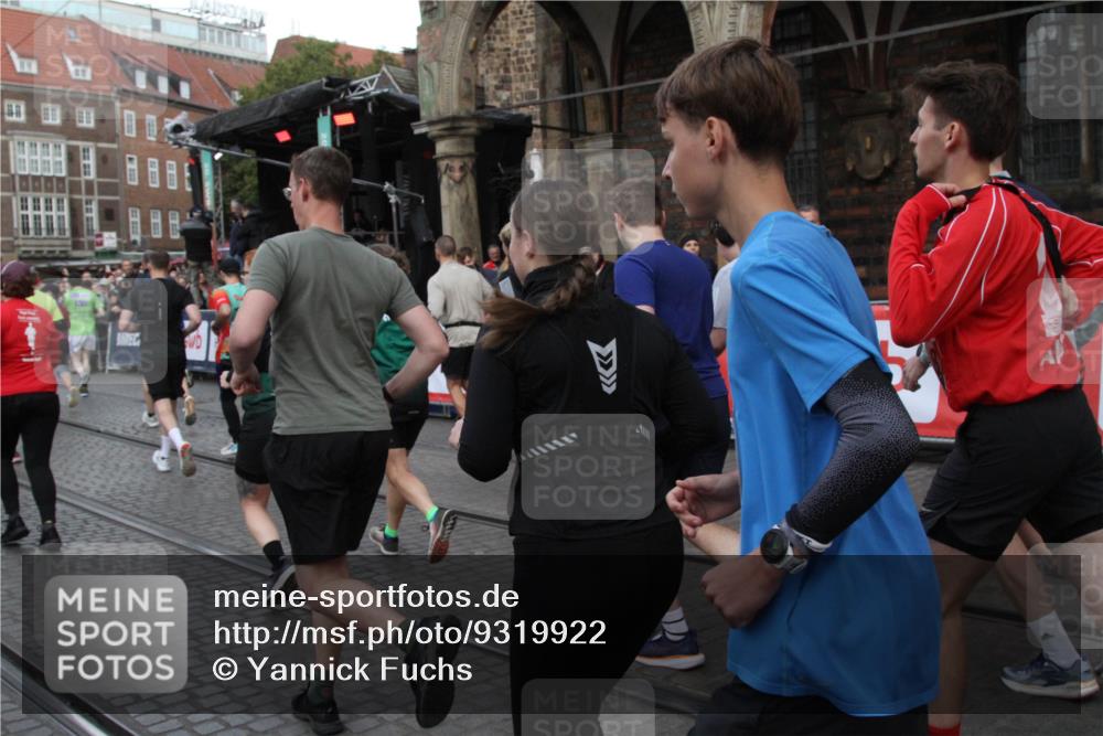 05.10.2025 - 20. swb-Marathon Bremen Yannick Fuchs http://msf.ph/oto/9319922 05.10.2025 11:39:34 Ziel  meine-sportfotos.de