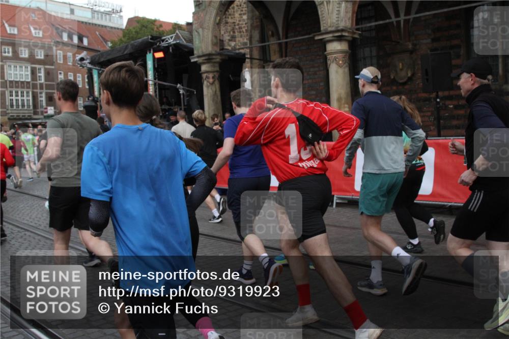05.10.2025 - 20. swb-Marathon Bremen Yannick Fuchs http://msf.ph/oto/9319923 05.10.2025 11:39:34 Ziel  meine-sportfotos.de