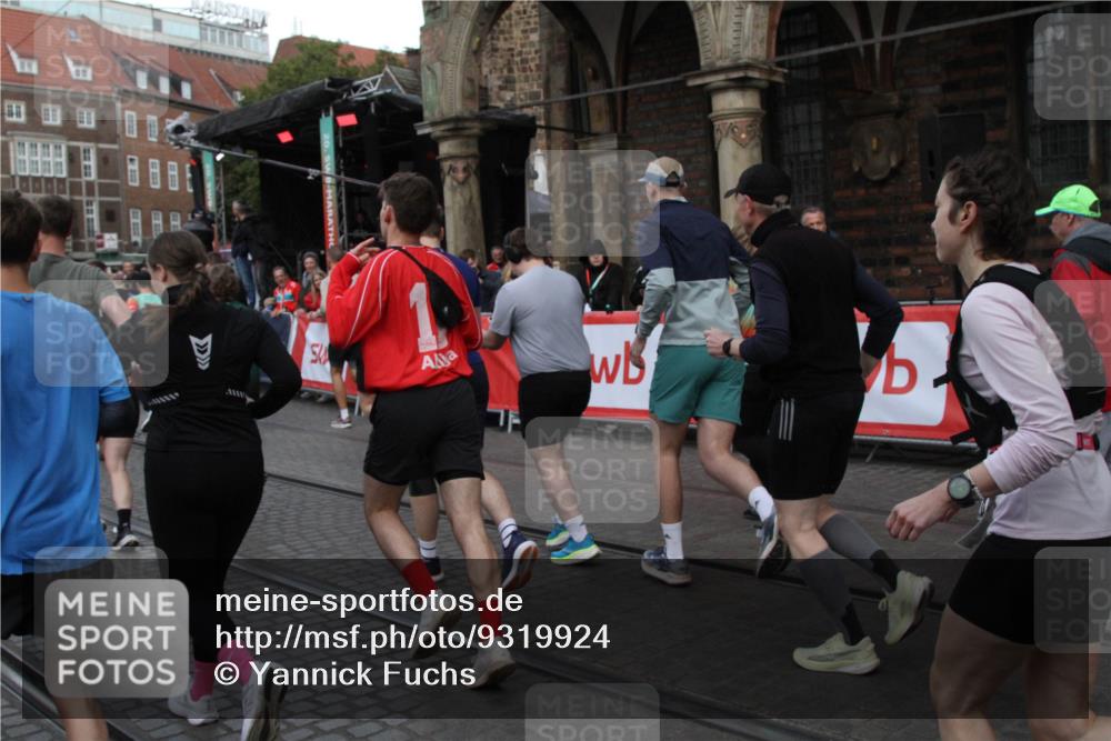 05.10.2025 - 20. swb-Marathon Bremen Yannick Fuchs http://msf.ph/oto/9319924 05.10.2025 11:39:34 Ziel  meine-sportfotos.de