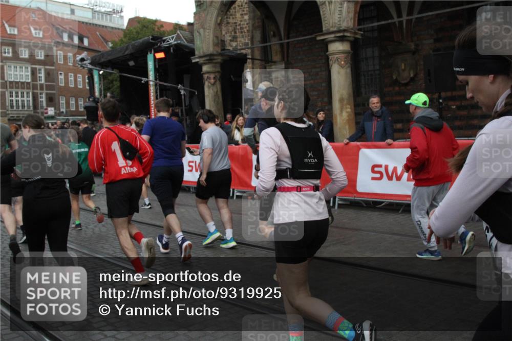 05.10.2025 - 20. swb-Marathon Bremen Yannick Fuchs http://msf.ph/oto/9319925 05.10.2025 11:39:35 Ziel  meine-sportfotos.de